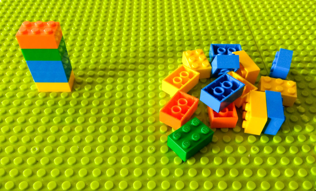 kreatywna zabawa klockami nasladowanie wzoru przestrzennego lego