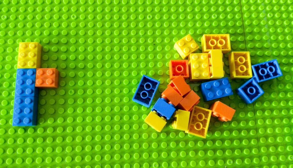 kreatywna zabawa klockami nasladowanie wzoru na plaszczyznie lego