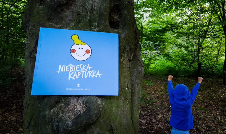 niebieska kapturka tashka 16