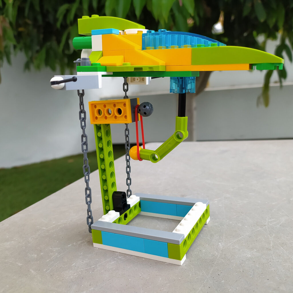 Lego WeDo 20 floating spaceship 1
