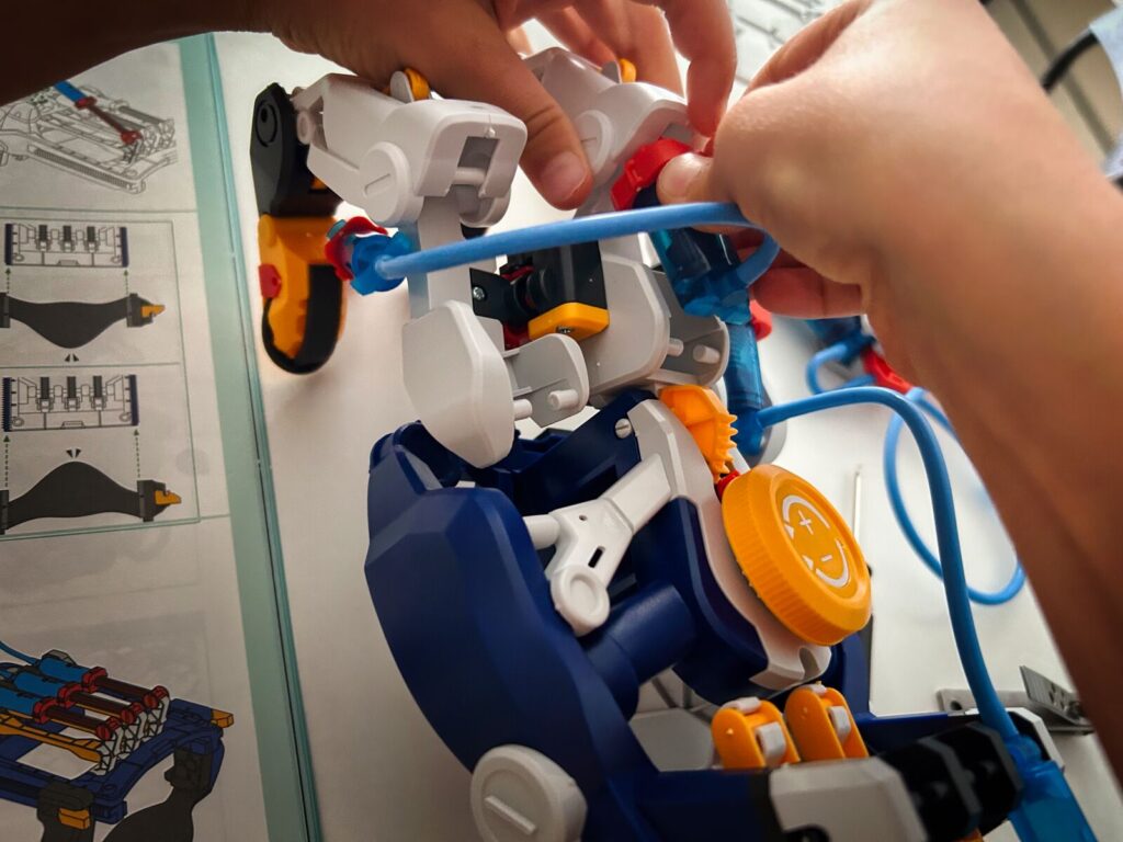 cyborg hand roboty dla dzieci (21)