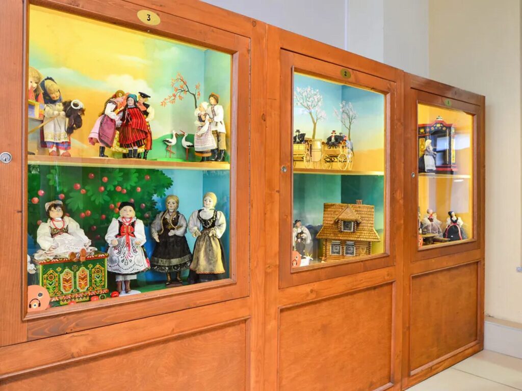 Karpacz muzeum zabawek fot Nocowanie pl