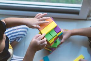 co kupic na komunie zeby prezent naprawde cieszyl klocki to mocny kandydat