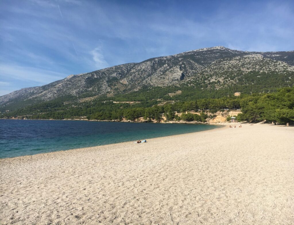 bol na wyspie brac przewodnik atrakcje