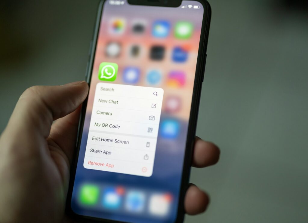 od ilu lat WhatsApp